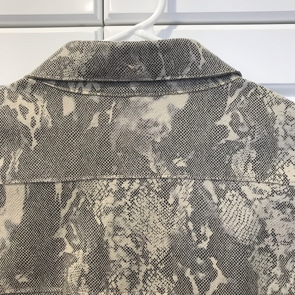 Vest - Picture 4 of 6